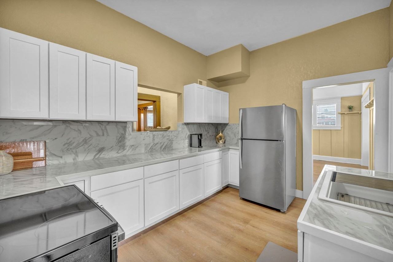 35 W 8th St - Photo 3 of 50