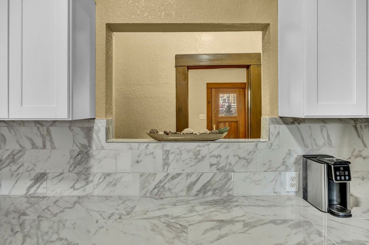 35 W 8th St - Photo 4 of 50