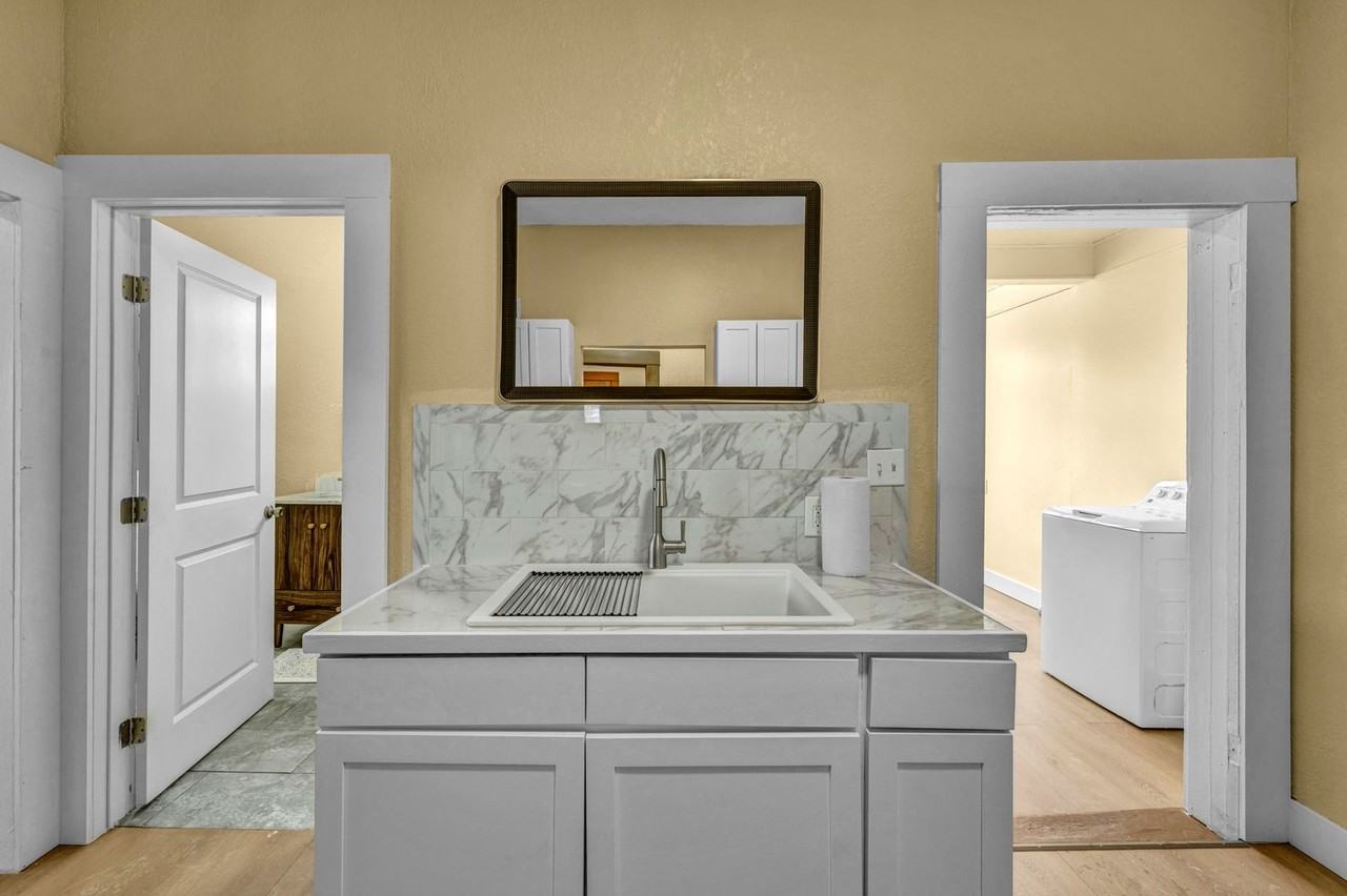 35 W 8th St - Photo 6 of 50