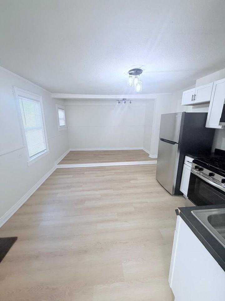 2604 W 27th St - Photo 5 of 50