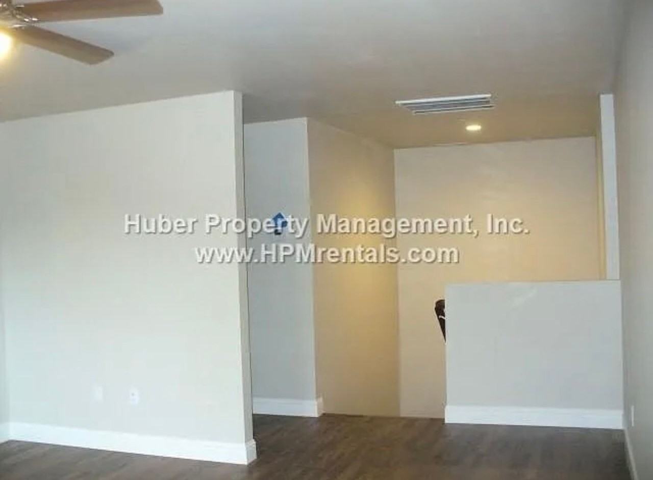 377 Landis Cir - Photo 4 of 8