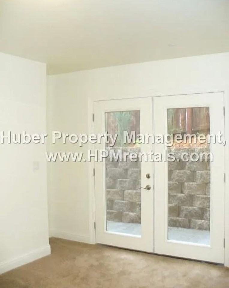 377 Landis Cir - Photo 6 of 8