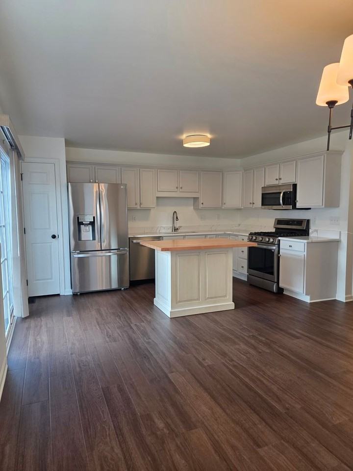 2670 Sultan Supreme Way - Photo 2 of 19