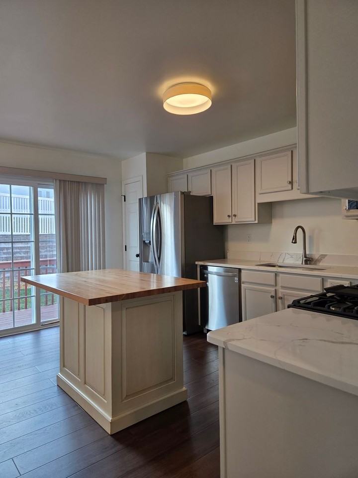 2670 Sultan Supreme Way - Photo 3 of 19