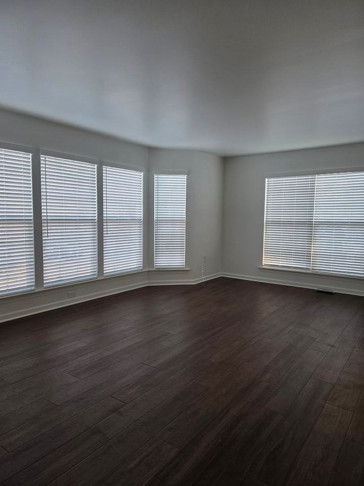 2670 Sultan Supreme Way - Photo 5 of 19