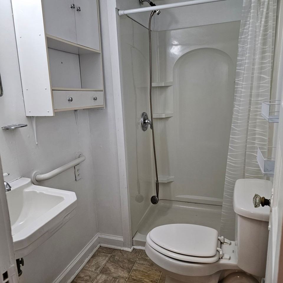 616 Powell Dr - Photo 4 of 11