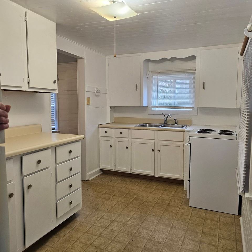 616 Powell Dr - Photo 7 of 11