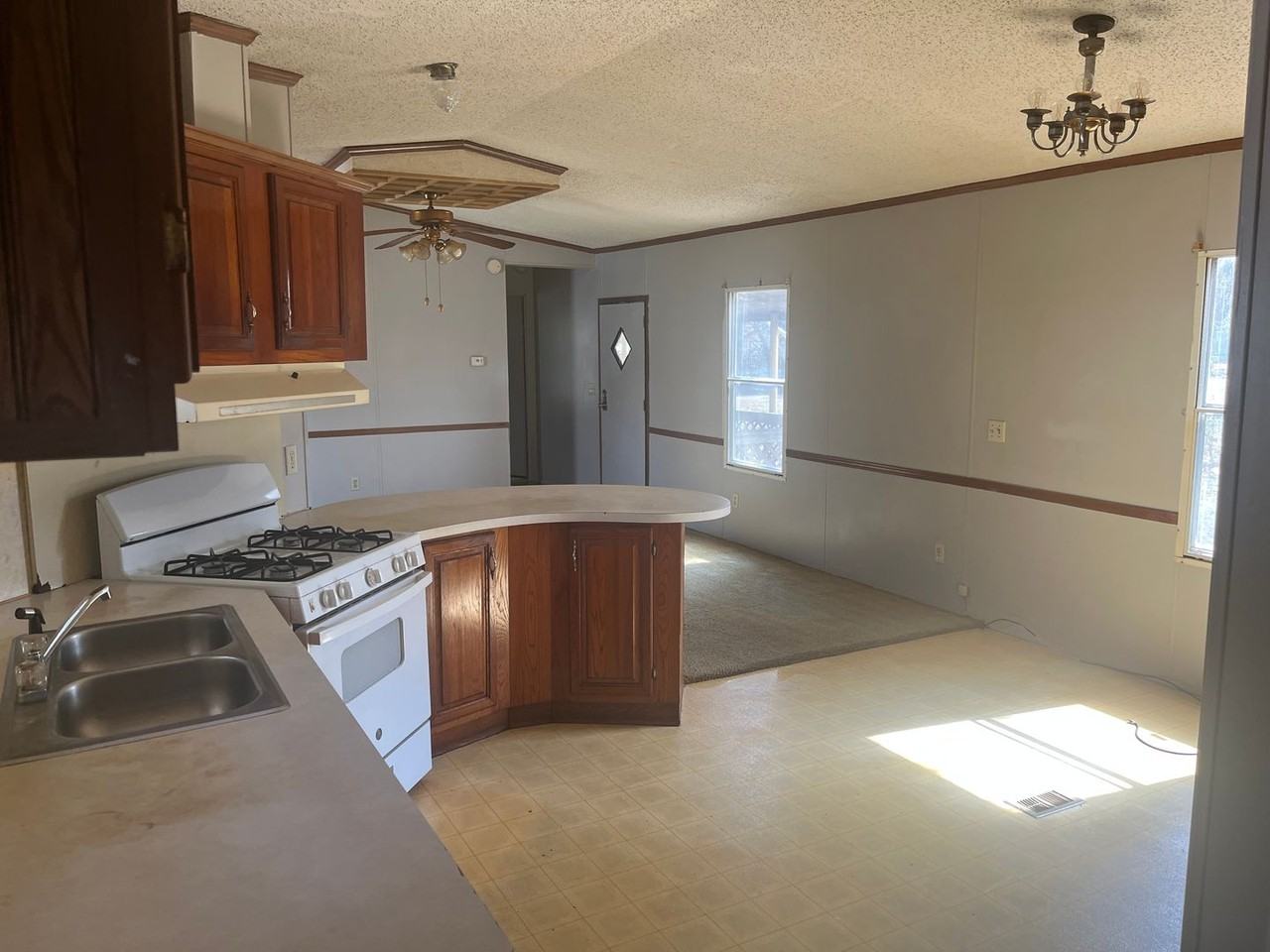 1413 Mill Rd - Photo 2 of 11