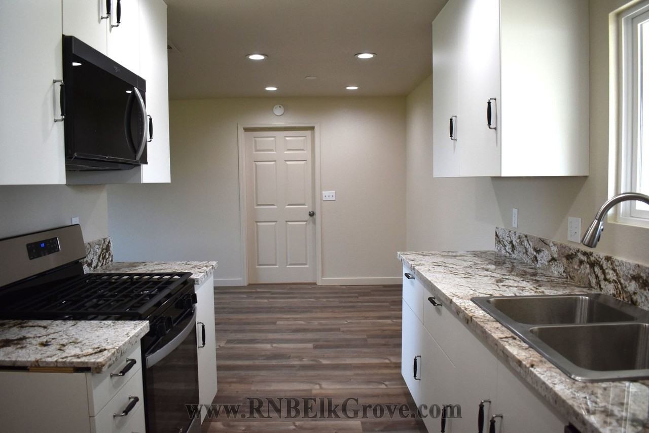 720 Olive Ct - Photo 3 of 21