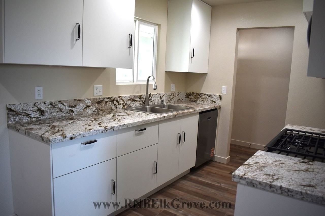 720 Olive Ct - Photo 4 of 21