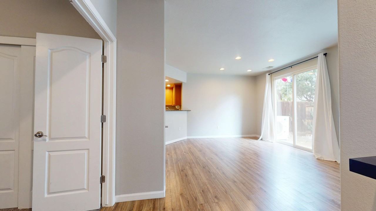 373 N Amedeo Ln - Photo 2 of 25