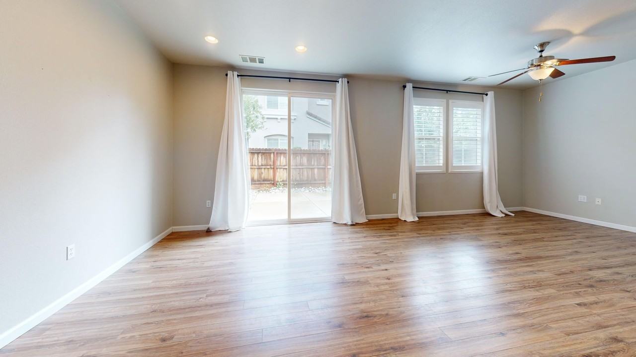 373 N Amedeo Ln - Photo 4 of 25