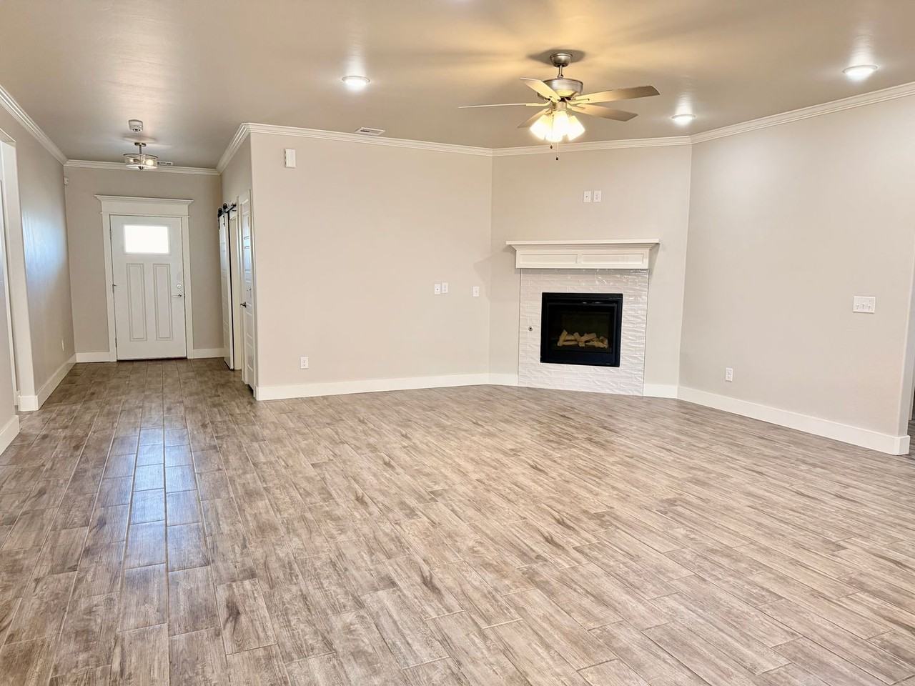 1421 Hickory Trl - Photo 3 of 21