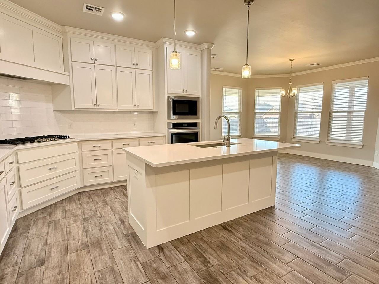 1421 Hickory Trl - Photo 4 of 21