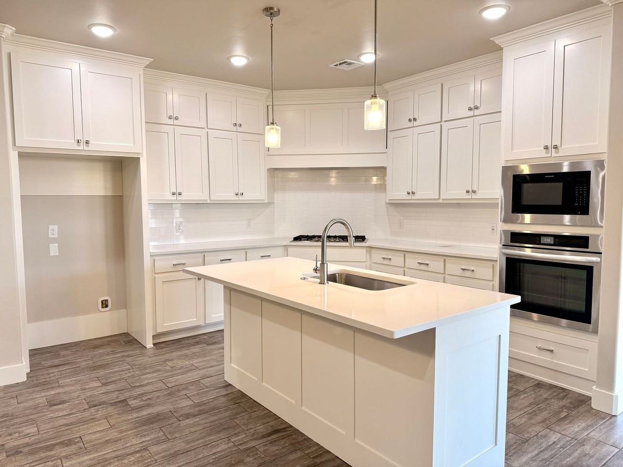 1421 Hickory Trl - Photo 5 of 21