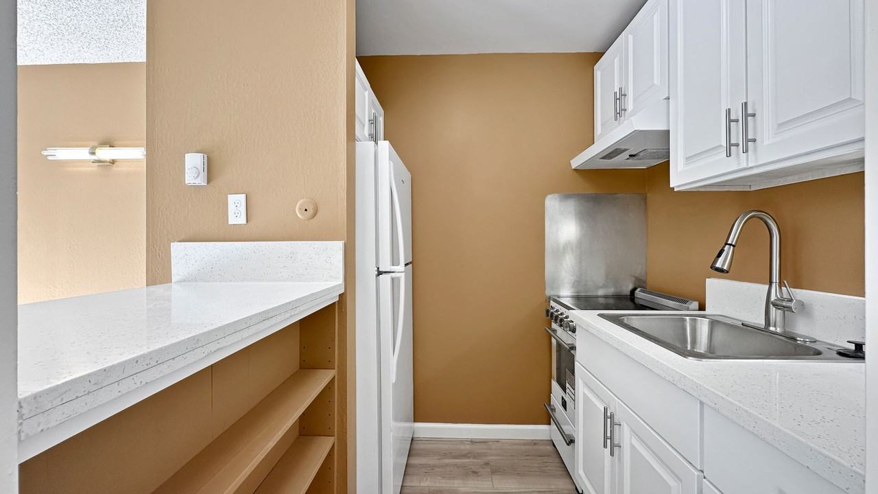 5 Admiral Dr #F212 - Photo 4 of 33