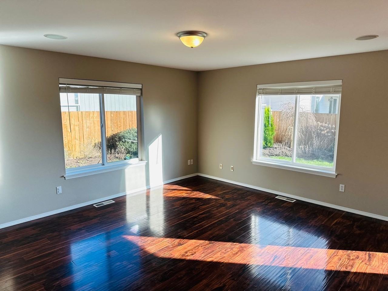 10907 Ne 113th St - Photo 4 of 31