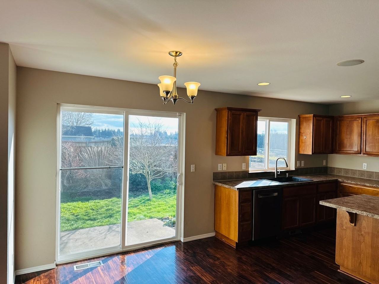 10907 Ne 113th St - Photo 6 of 31