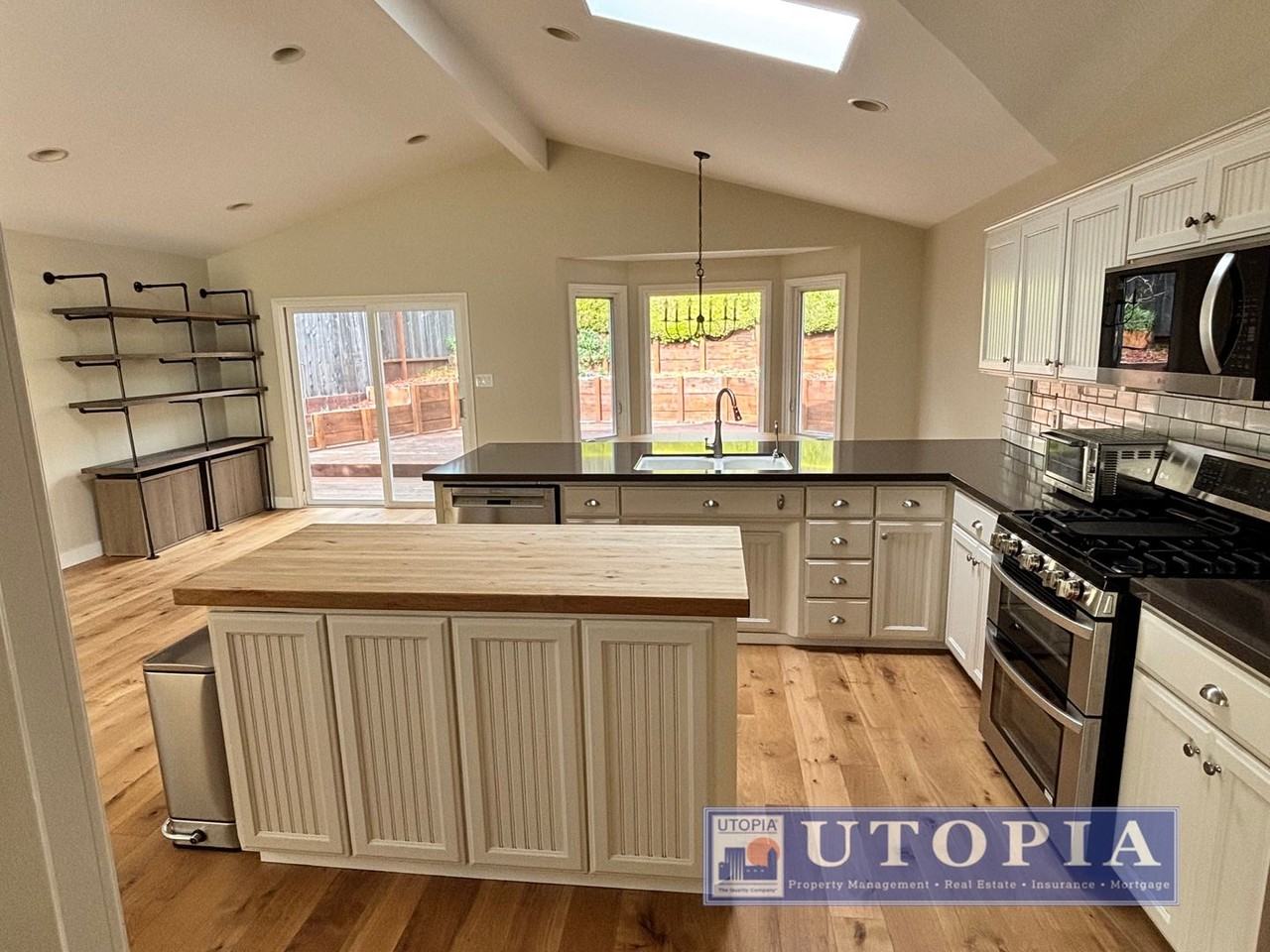 475 Sumner Ave - Photo 4 of 37