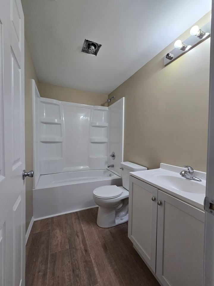 1649 Parkdale Dr - Photo 4 of 11