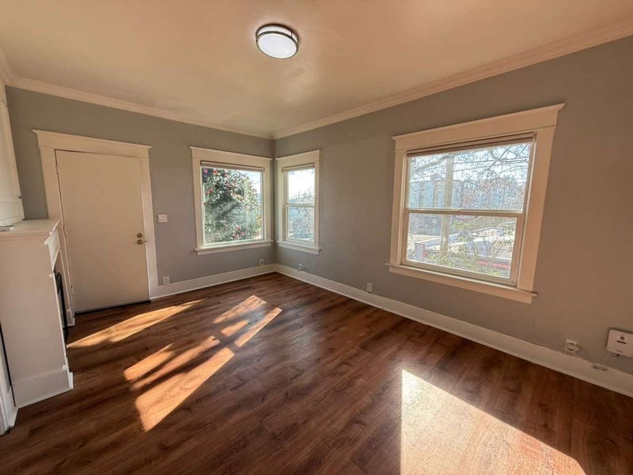 4457 38th Ave Sw - Photo 2 of 30