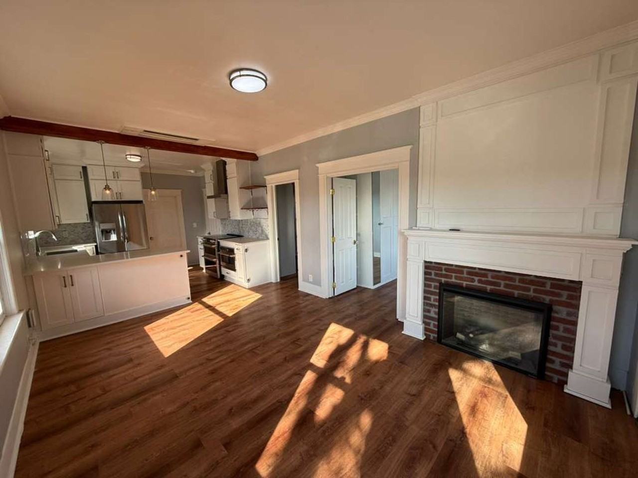 4457 38th Ave Sw - Photo 3 of 30