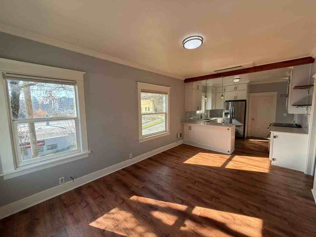 4457 38th Ave Sw - Photo 4 of 30