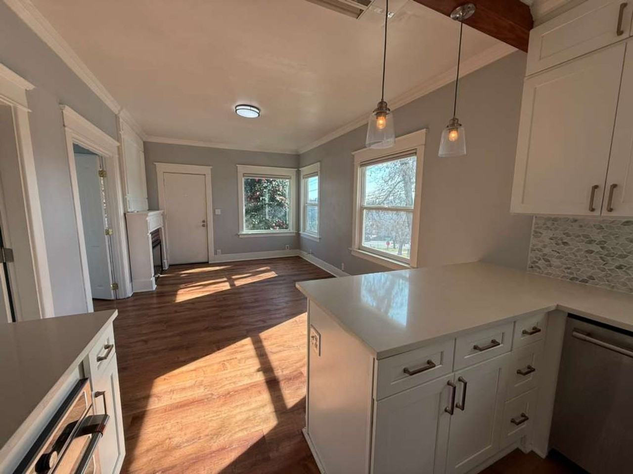 4457 38th Ave Sw - Photo 7 of 30