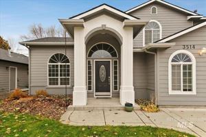 featured image of 3514 N Hawkins Ave