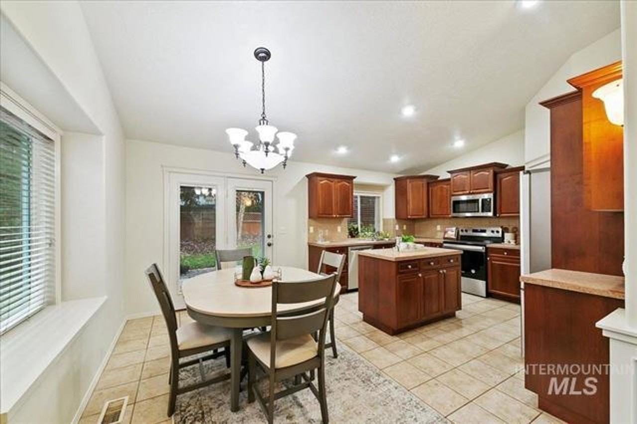 3514 N Hawkins Ave - Photo 2 of 30