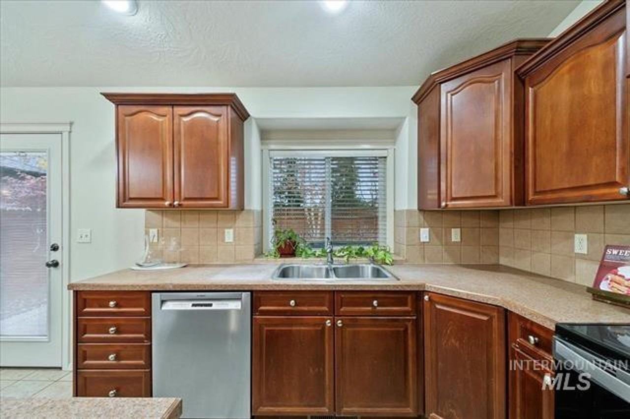 3514 N Hawkins Ave - Photo 5 of 30