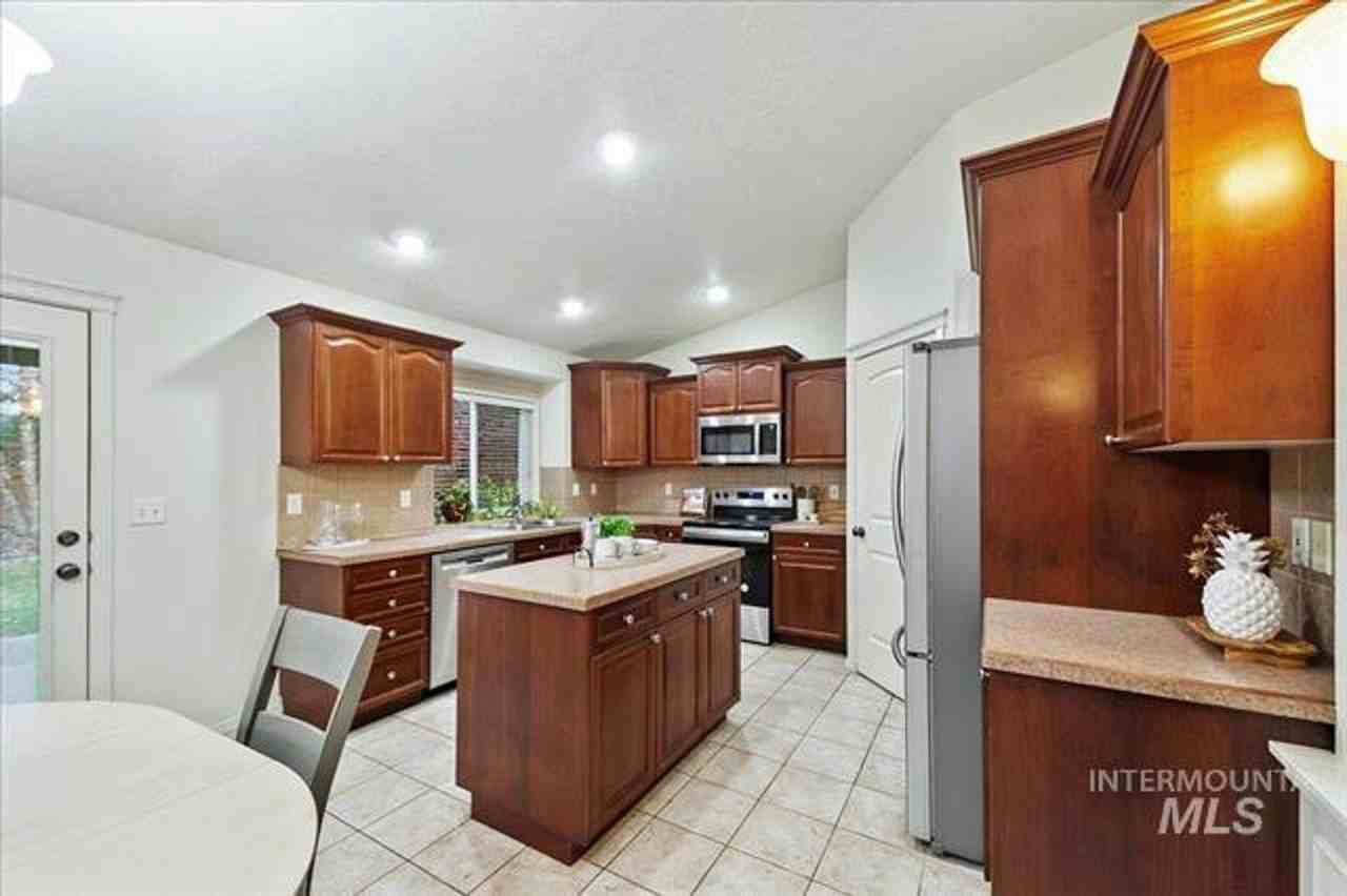 3514 N Hawkins Ave - Photo 6 of 30