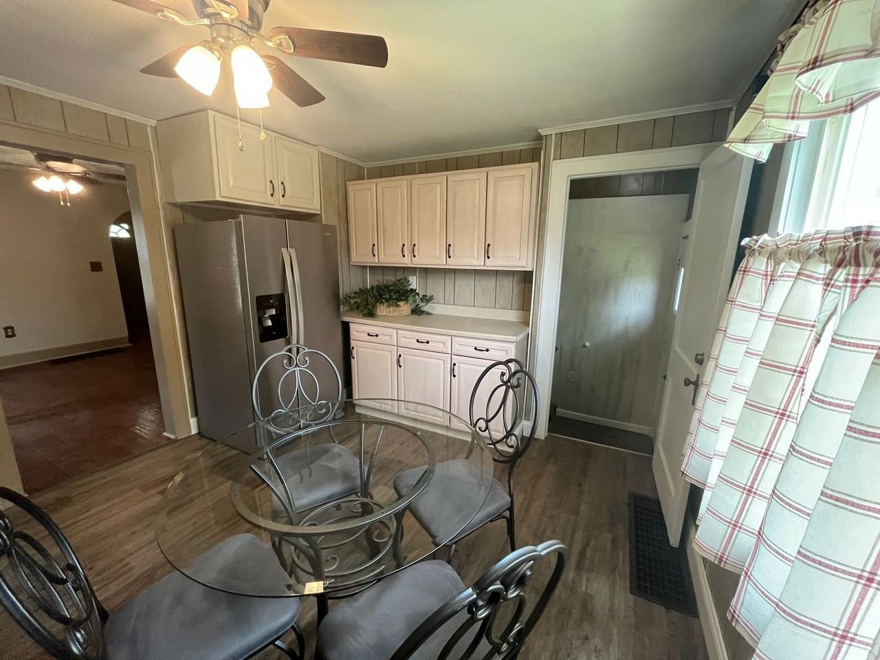 202 Goulding St - Photo 4 of 13