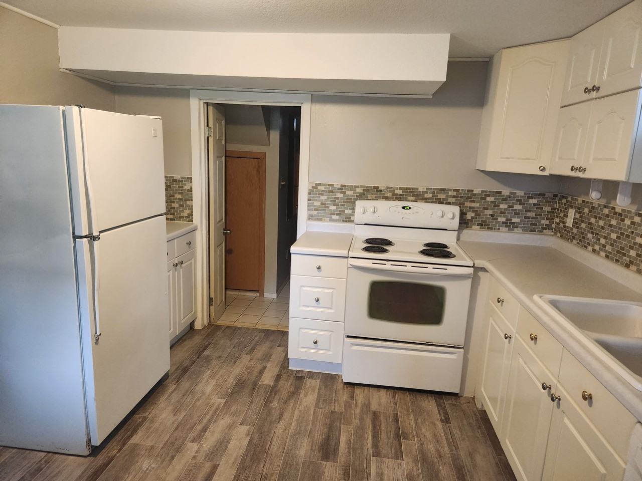 643 Summit Ave #B - Photo 3 of 8