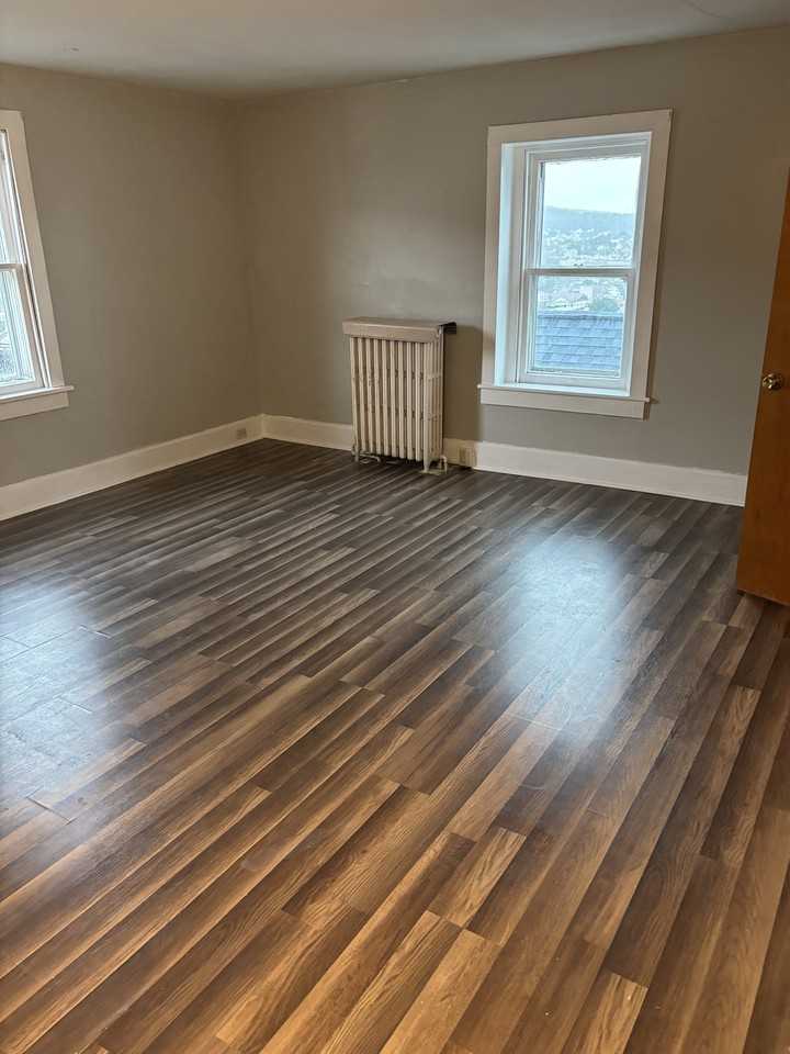 863 W Spruce St #1 - Photo 3 of 11