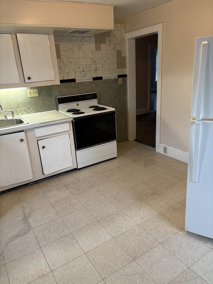 863 W Spruce St #1 - Photo 4 of 11