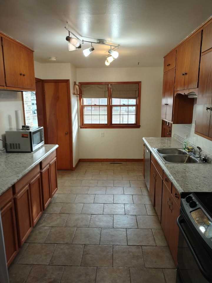 112 W Hartman Ave #NA - Photo 3 of 11