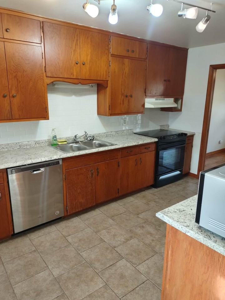 112 W Hartman Ave #NA - Photo 4 of 11