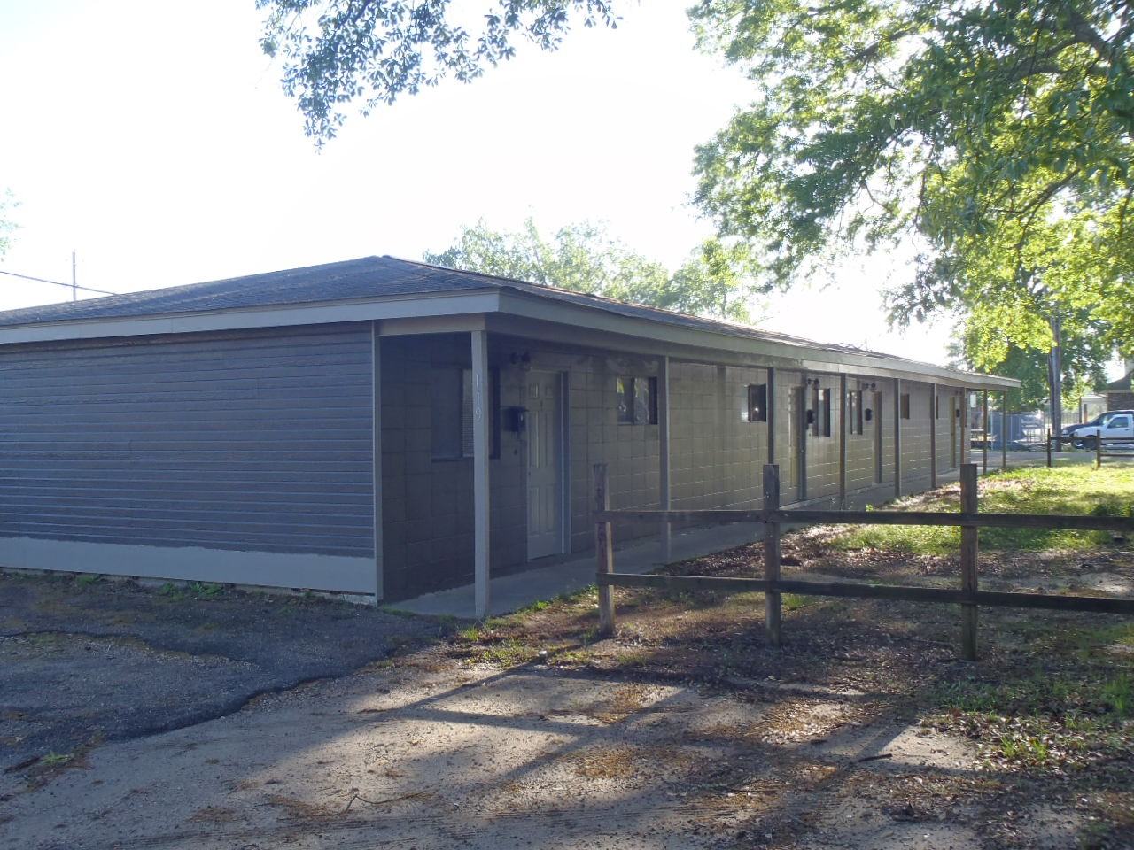 Pine Apartments - D119 Pine St #D - Photo 2 of 7