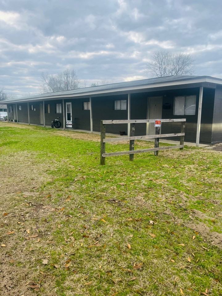 Pine Apartments - D119 Pine St #D - Photo 3 of 7