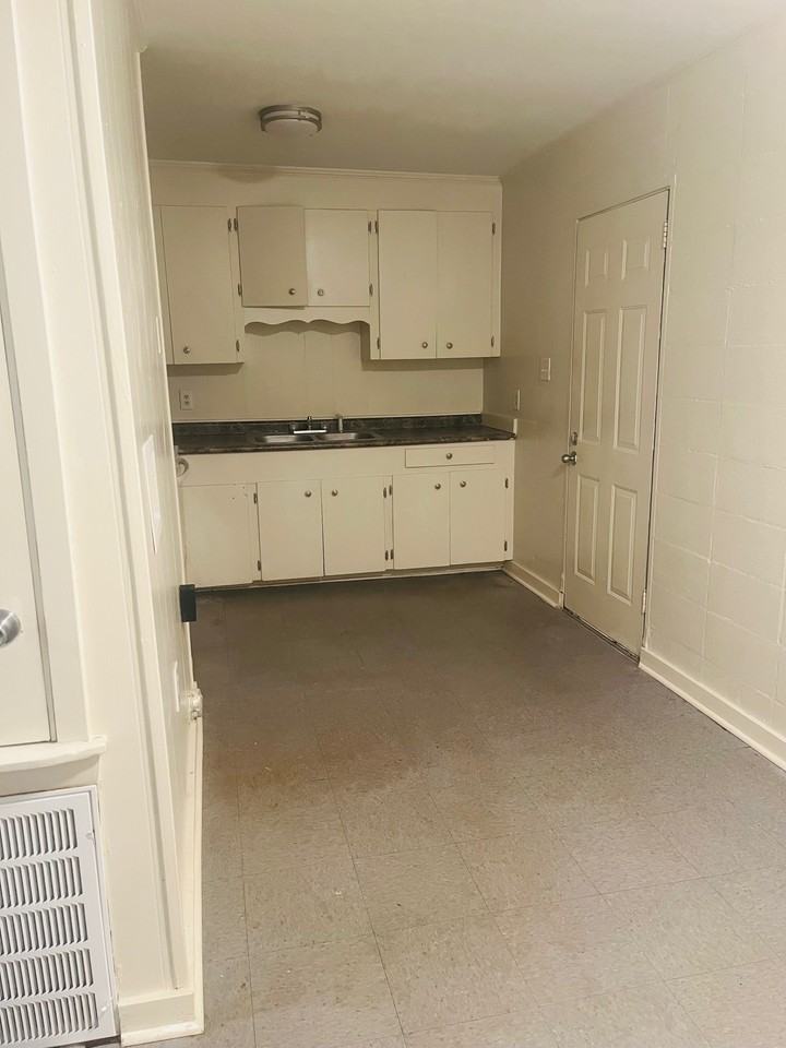 Pine Apartments - D119 Pine St #D - Photo 5 of 7