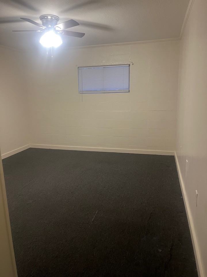 Pine Apartments - D119 Pine St #D - Photo 6 of 7