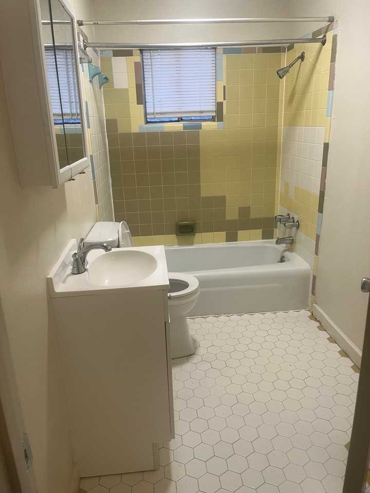 Pine Apartments - D119 Pine St #D - Photo 7 of 7