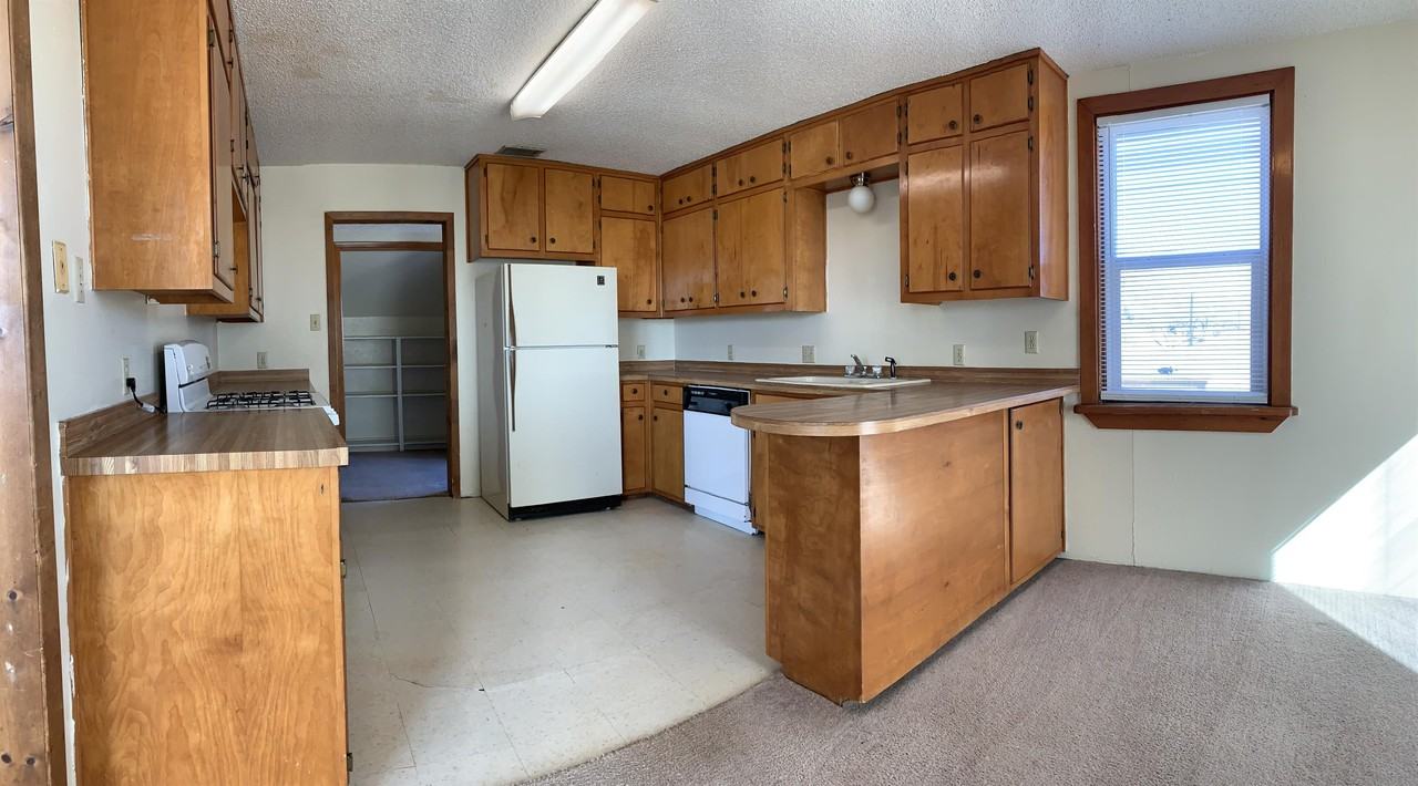 1800 E 6th St #C - Photo 4 of 12