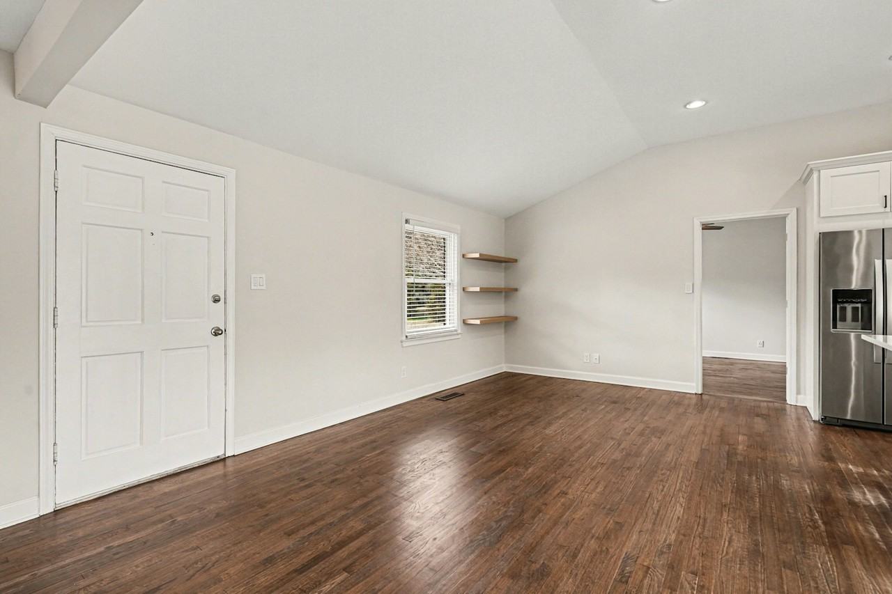 3087 Prestwick Place - Photo 3 of 17