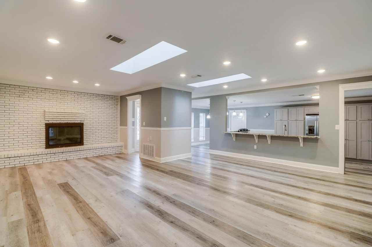 15744 Parkwood Dr S #1 - Photo 4 of 22