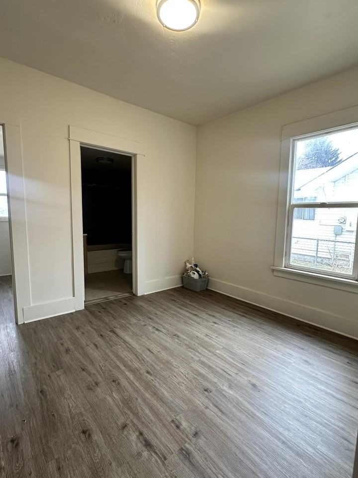 906 B St #1 - Photo 4 of 24