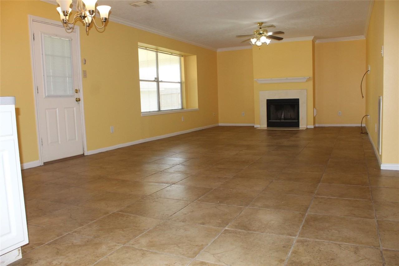 14611 Crosshaven Dr #14611 - Photo 4 of 17