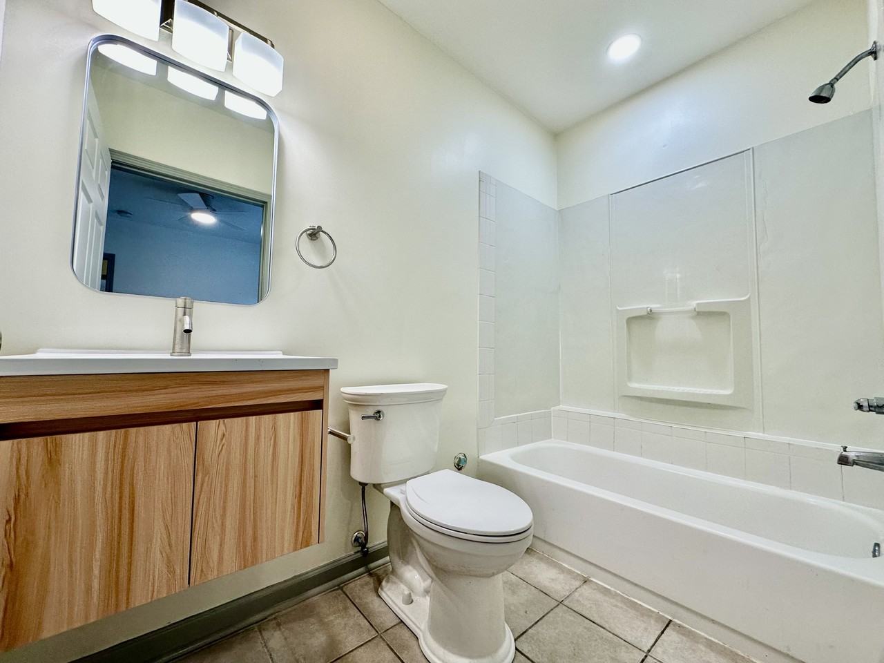 1039 4th St #4 - Photo 4 of 10