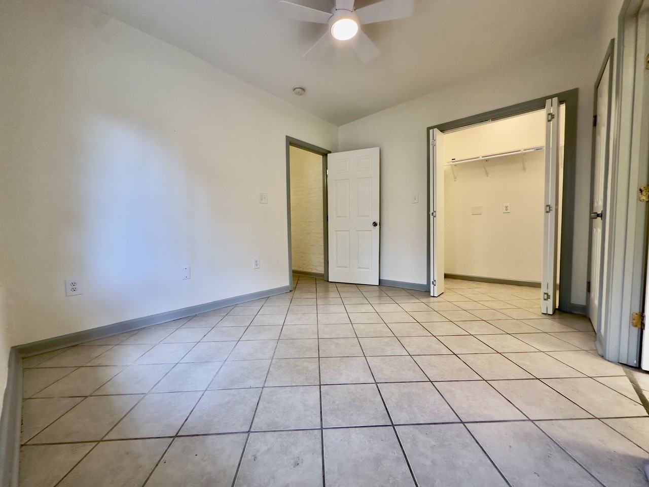 1039 4th St #4 - Photo 5 of 10